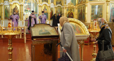 Накануне Недели 5-й Великого поста, преподобной Марии Египетской, епископ Серафим совершил всенощное бдение в Успенском кафедральном соборе