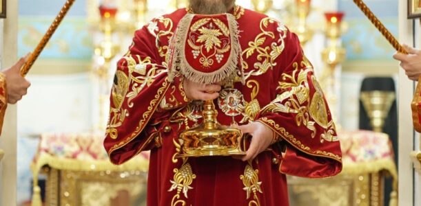 В праздник Светлого Христова Воскресения епископ Серафим возглавил торжественное богослужение в Успенском кафедральном соборе