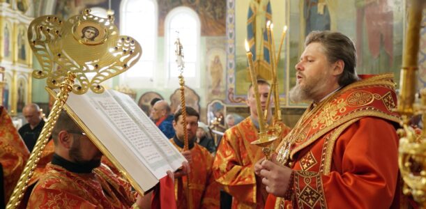 Накануне Недели 4-й по Пасхе епископ Серафим совершил всенощное бдение в Успенском кафедральном соборе
