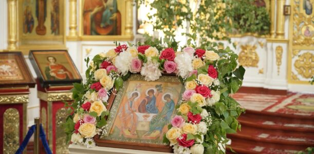 Накануне праздника Святой Троицы (Пятидесятницы) епископ Серафим совершил всенощное бдение в Успенском кафедральном соборе