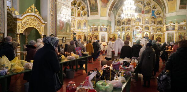 В Димитриевскую родительскую субботу епископ Серафим совершил Божественную литургию в Успенском кафедральном соборе