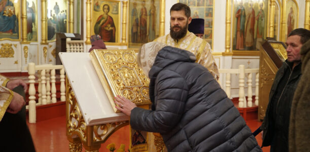 Накануне Недели 24-й по Пятидесятнице епископ Серафим совершил всенощное бдение в Успенском кафедральном соборе