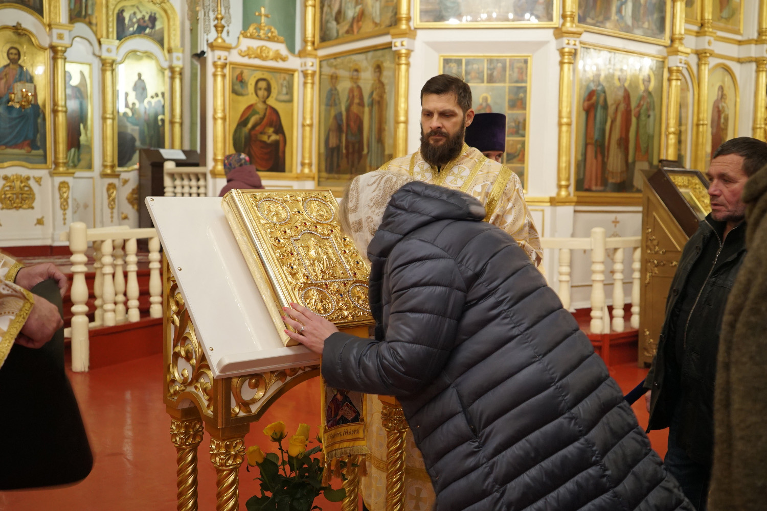 Накануне Недели 24-й по Пятидесятнице епископ Серафим совершил всенощное бдение в Успенском кафедральном соборе