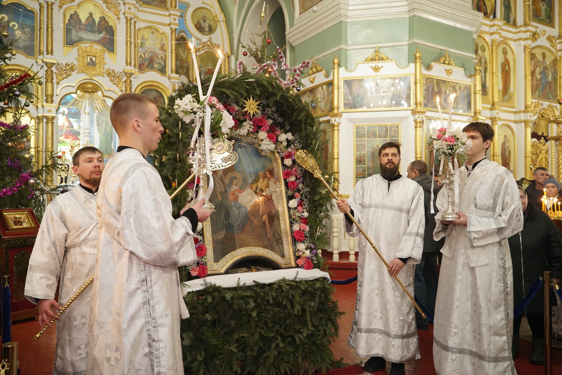 В праздник Рождества Христова епископ Серафим совершил Божественную литургию в Успенском кафедральном соборе